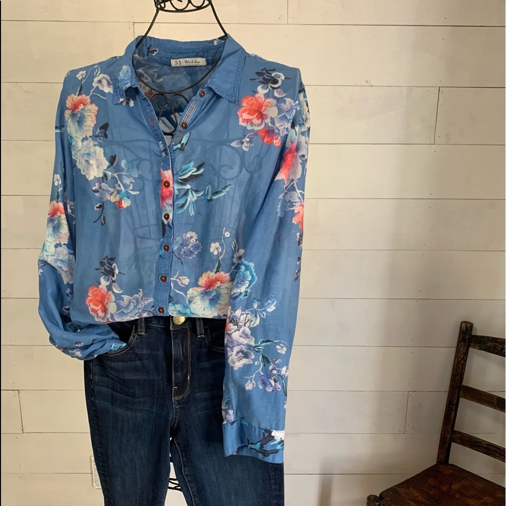 JOHNNY WAS 3J WORKSHOP BLUE FLORAL BLOUSE